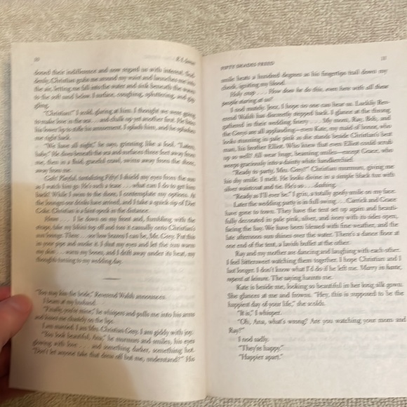 🌈2/$8  Fifty Shades Freed #3 in the Fifty Shades Series - Picture 12 of 12